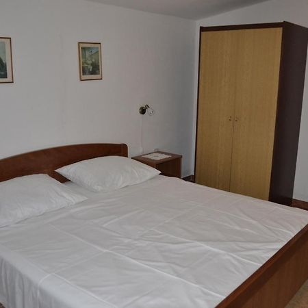 Apartments By The Sea Kustici, Pag - 6335 Zubovici Bagian luar foto