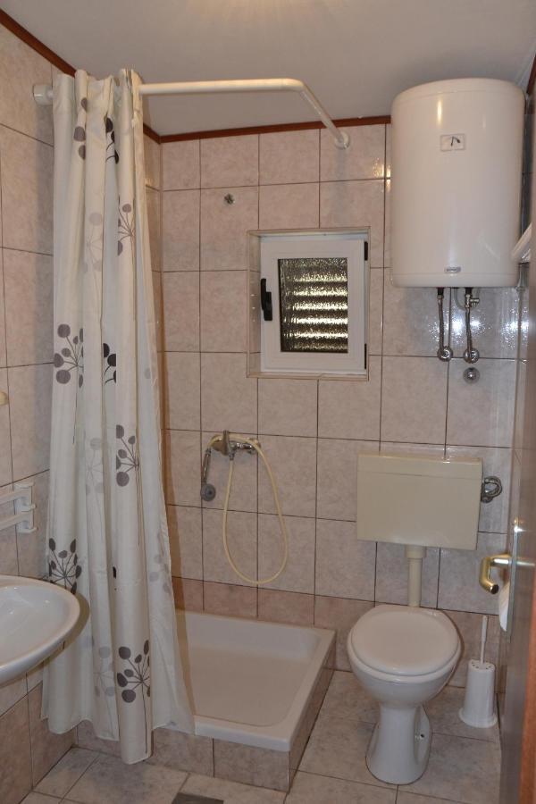 Apartments By The Sea Kustici, Pag - 6335 Zubovici Bagian luar foto