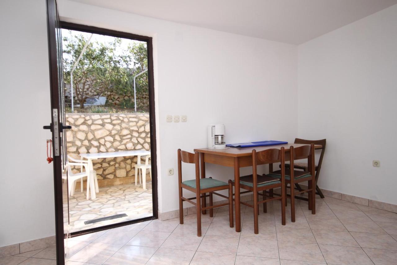 Apartments By The Sea Kustici, Pag - 6335 Zubovici Bagian luar foto