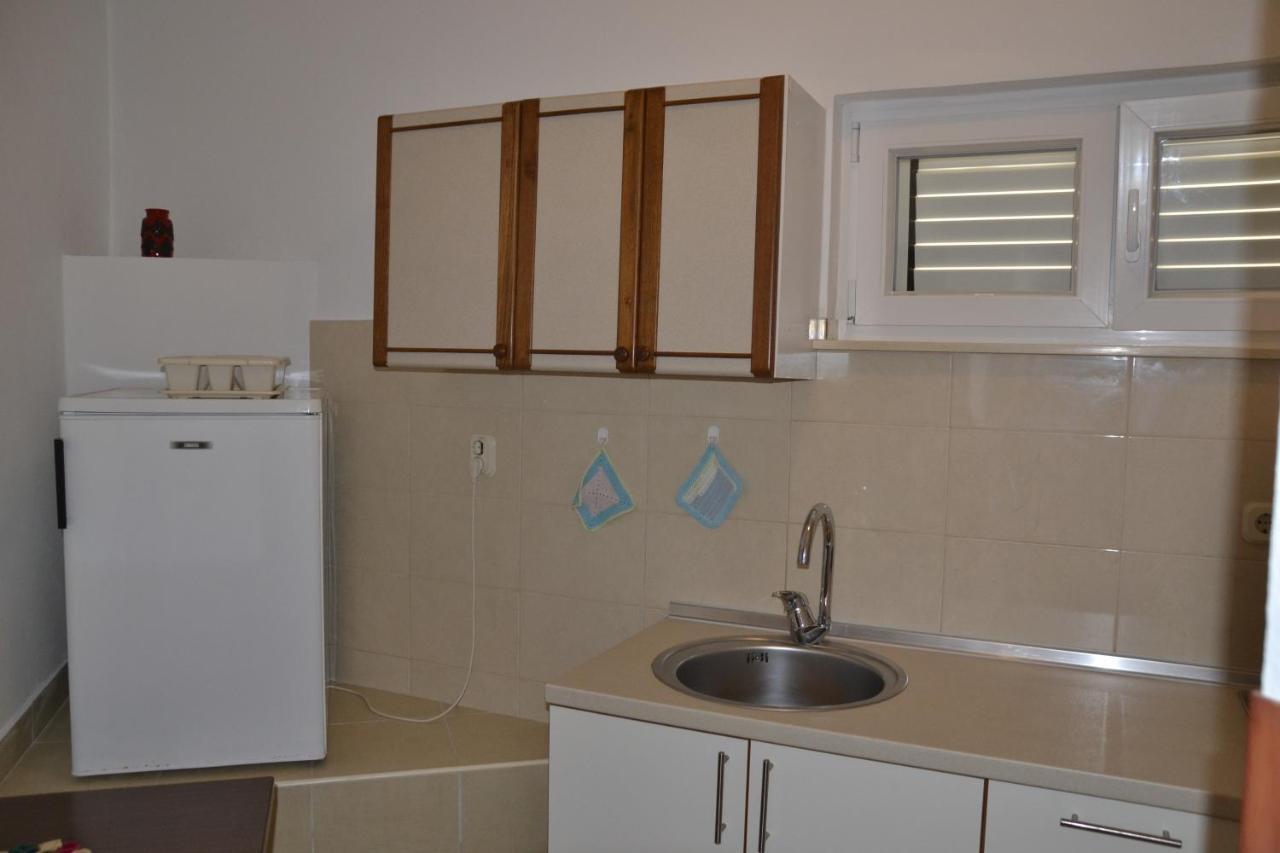 Apartments By The Sea Kustici, Pag - 6335 Zubovici Bagian luar foto